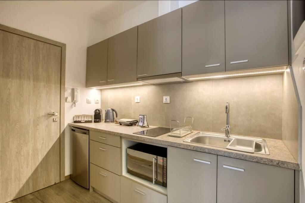 Plaka Filotheis House B Apartment Athens Ngoại thất bức ảnh